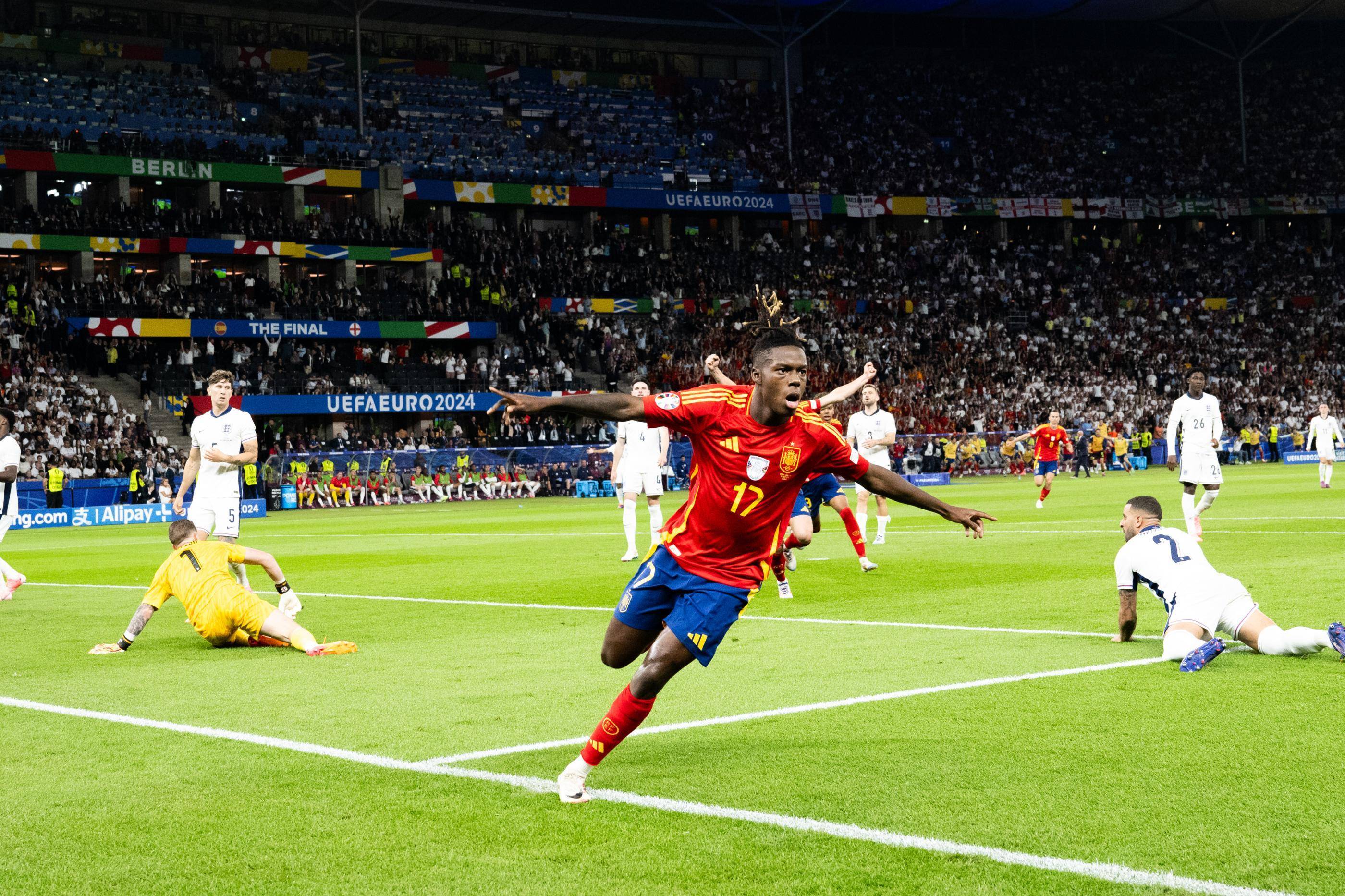 欧洲赛场精彩比拼，西班牙队夺冠