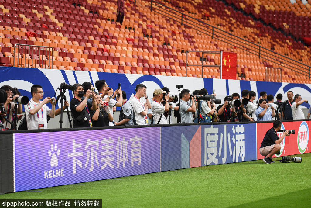 走近中国足球联赛，分享最新赛场心情