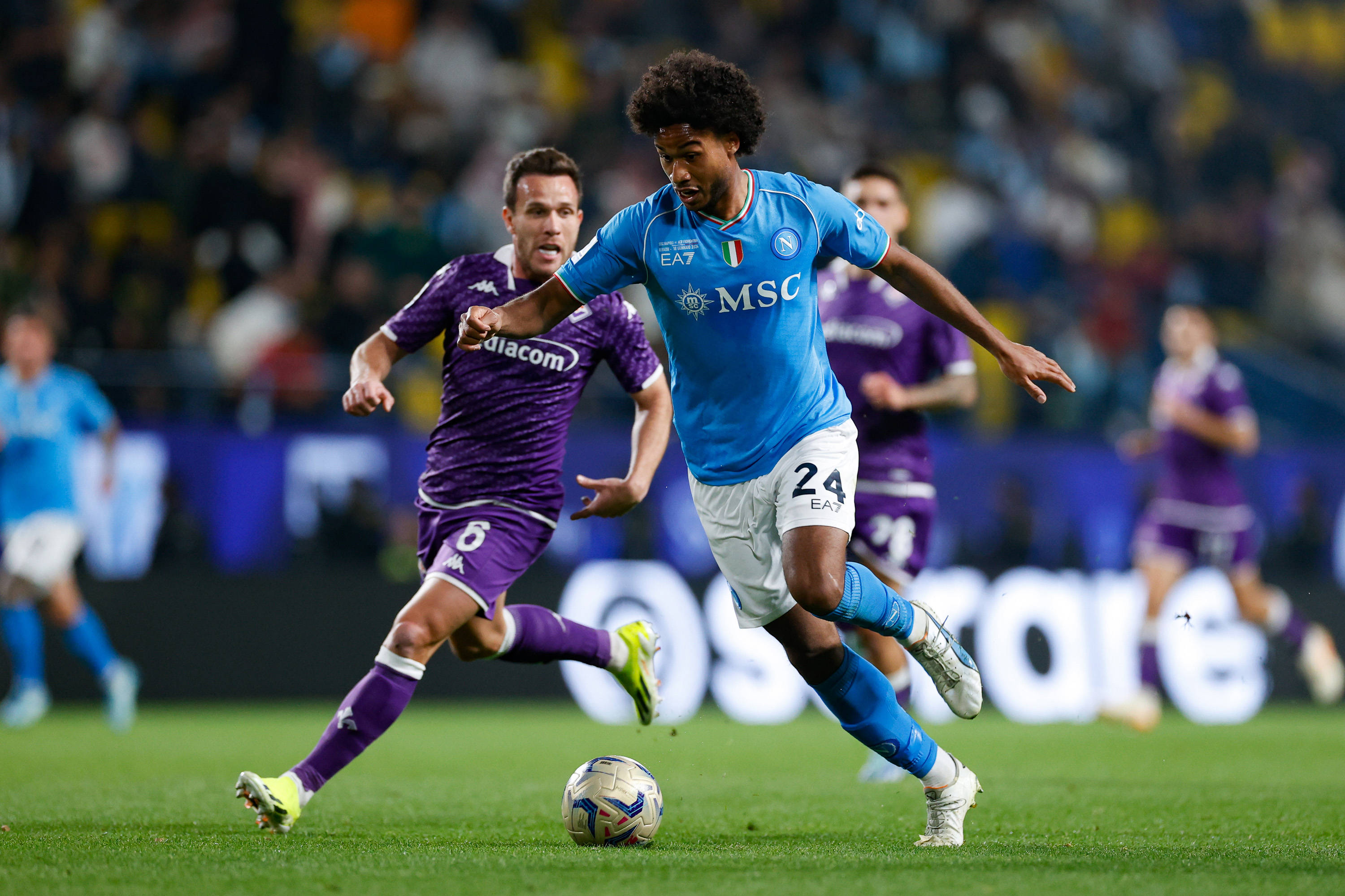 佛罗伦萨新援入选首发，助球队赢得胜利