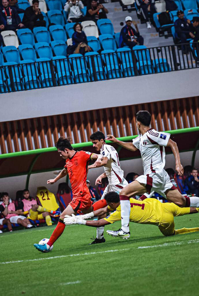 卡塔尔球队在国际锦标赛中挑战强队