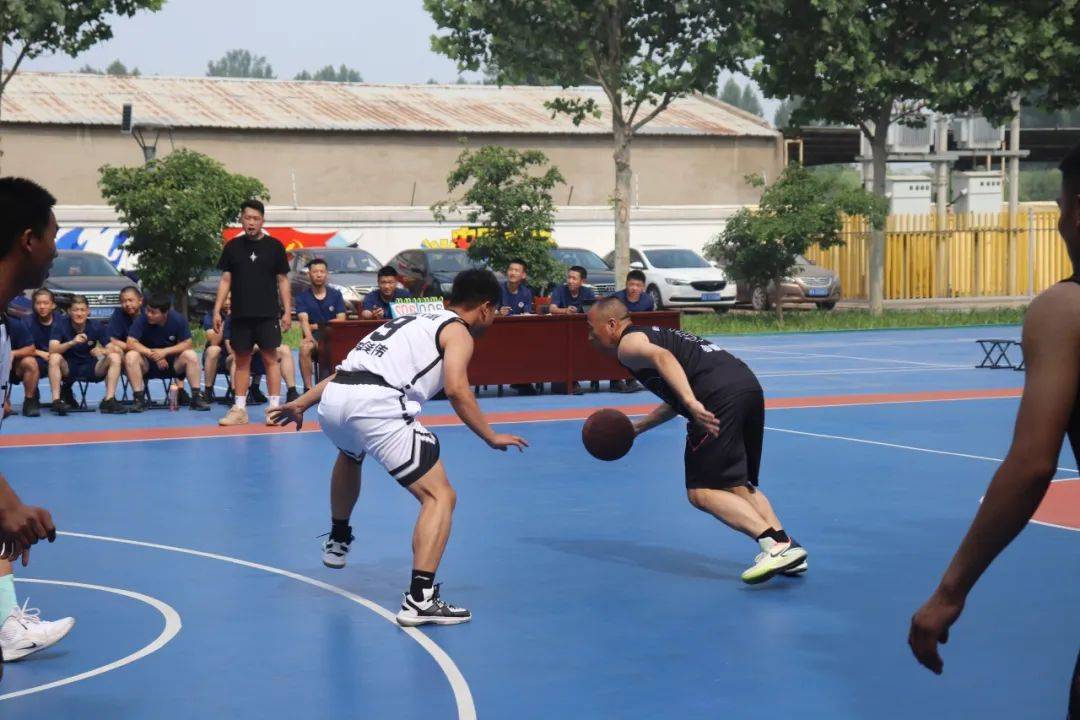 南部联队在比赛中表现出色夺冠