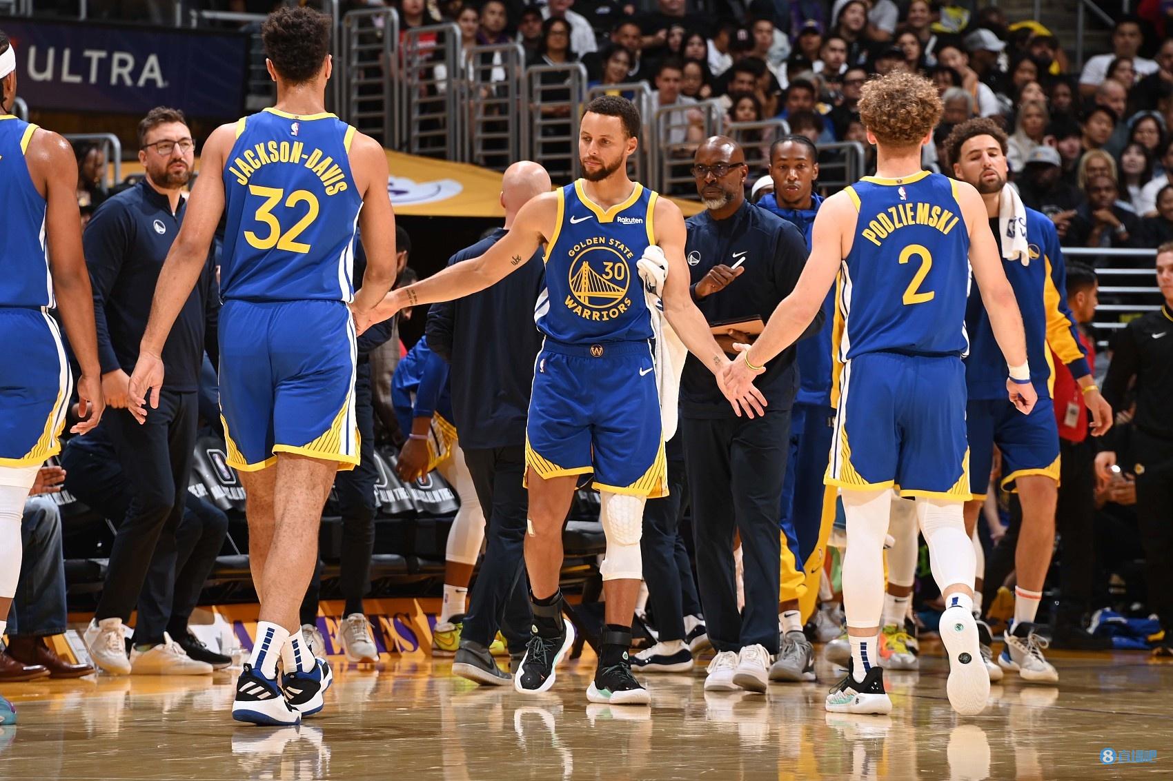 勇士开拓新赛季，客场赢下独行侠