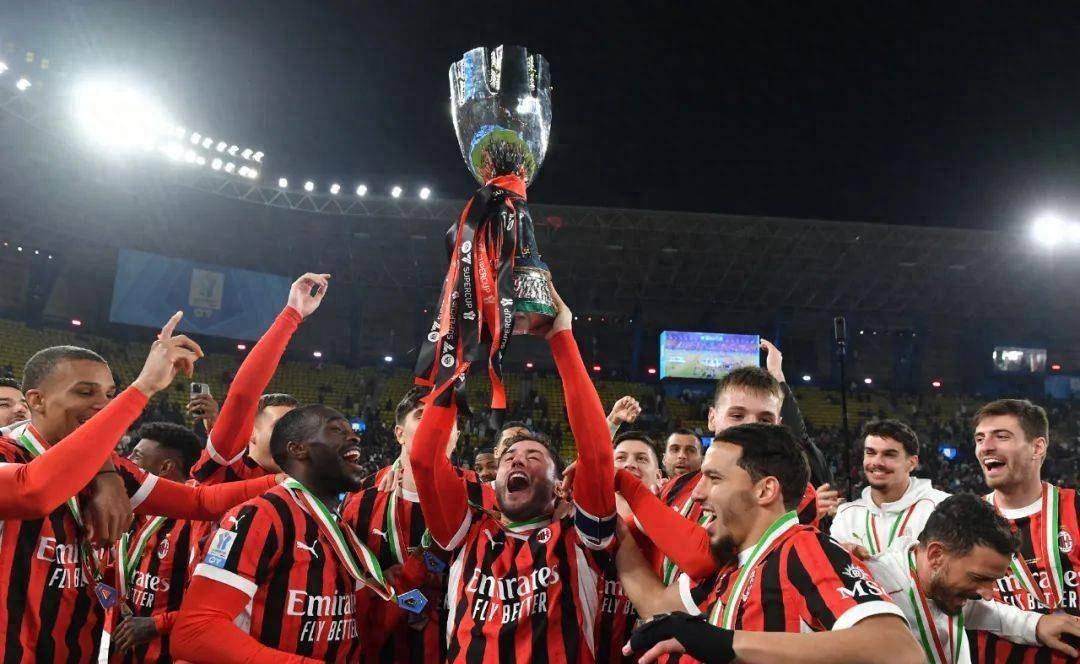 大将归队：AC米兰主力解除伤病后重回球队