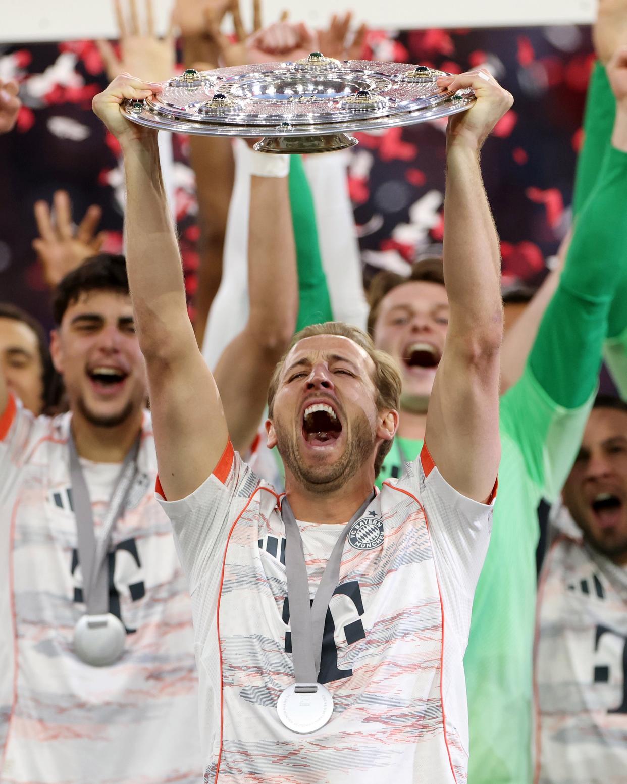 拜仁轻取意大利队，德布劳内世界波破门亚洲杯