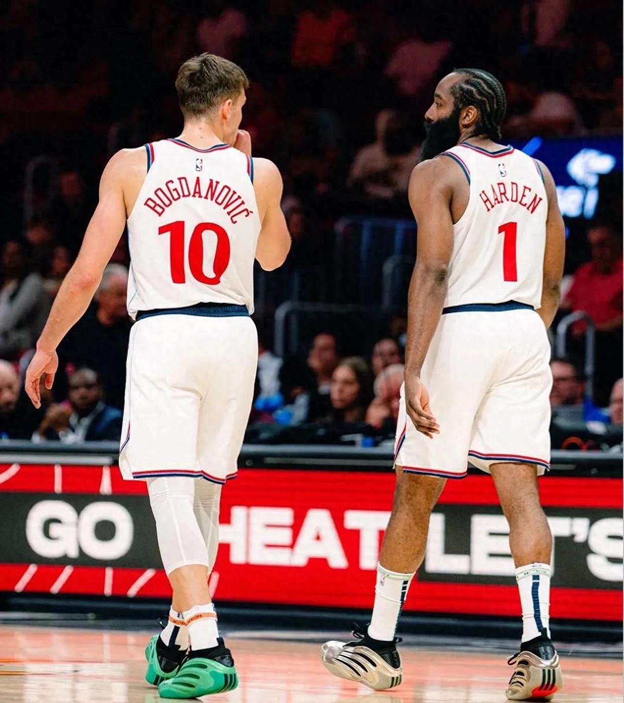 快船击败老鹰，继续保持不败