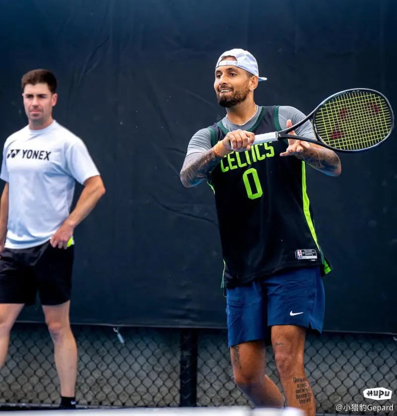 关于西班牙网球队险胜英国网球队，克耶高斯制霸全场的信息