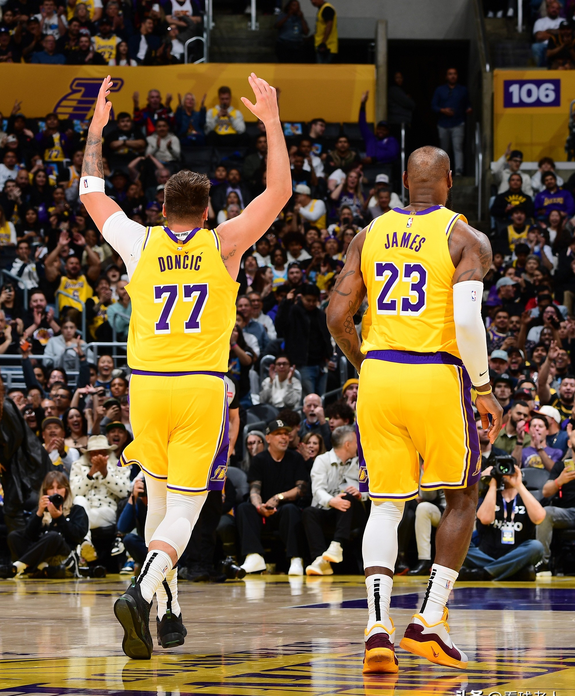 湖人主场轻松胜魔术，继续领跑西部