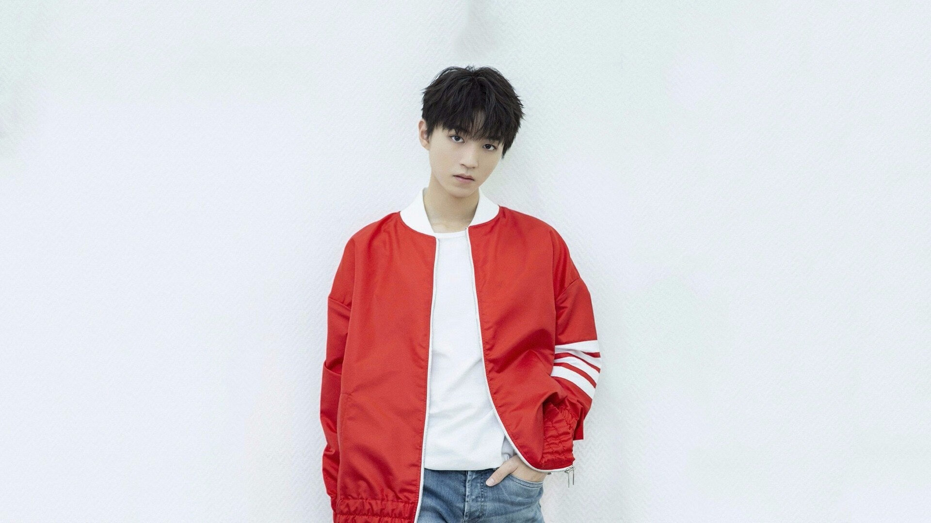 双重战场，英超争冠的喧嚣与三狮军团无声的压制