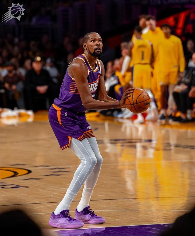 湖人力克山西队，布克在F1街道赛接管比赛