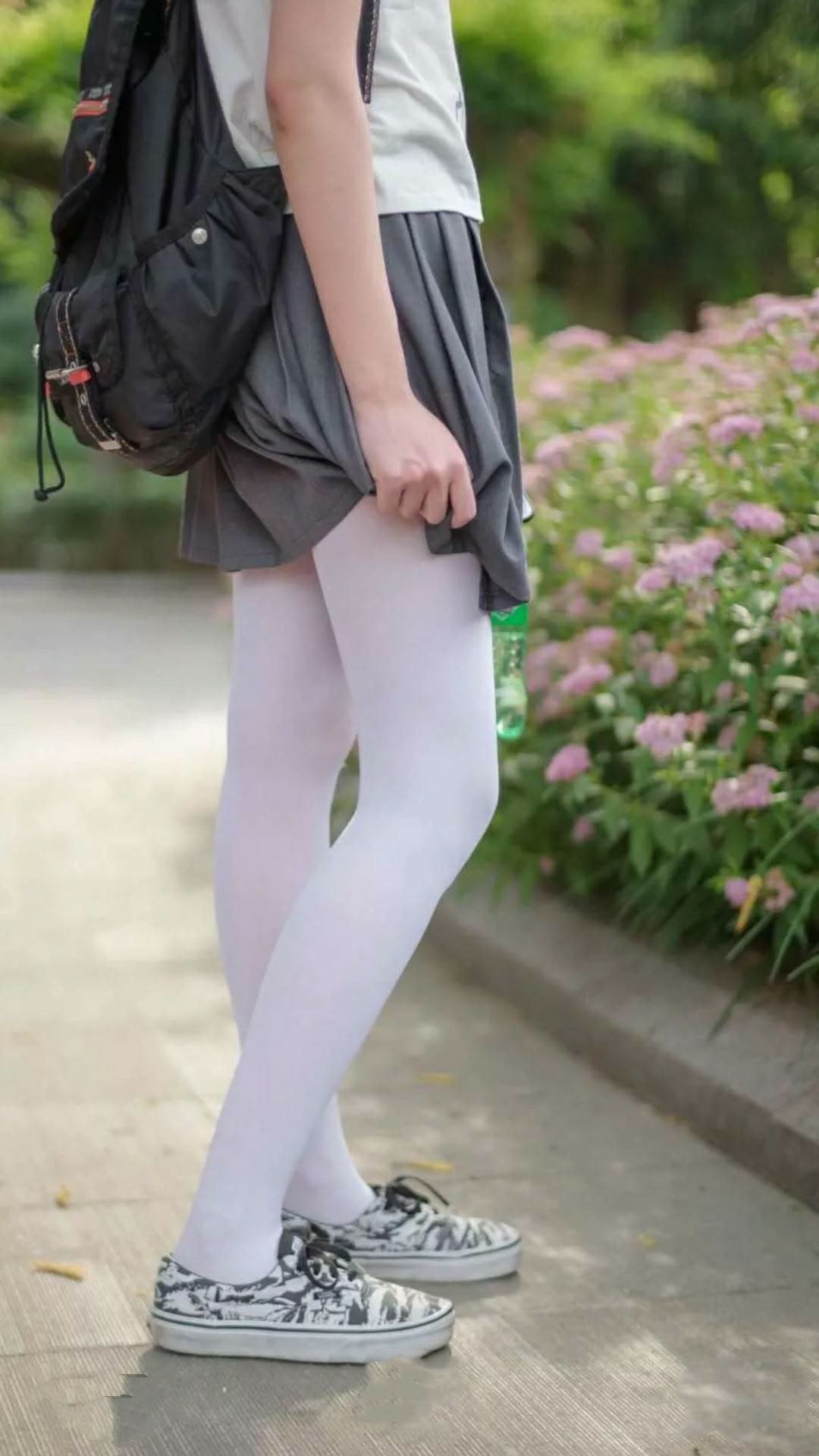 改写历史的尖刀，姆巴佩让巴萨与英格兰的对决变成个人秀场