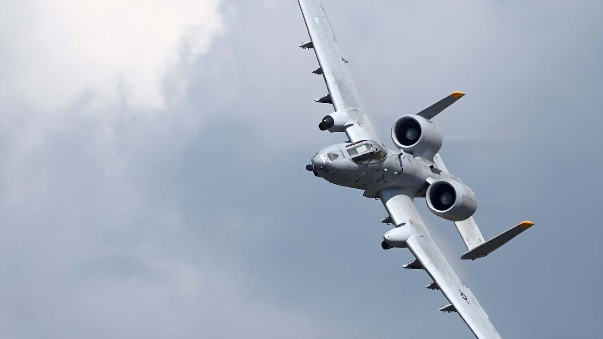 绿茵与赛道的双重奏，从F1年度最终章到智利的连续压制